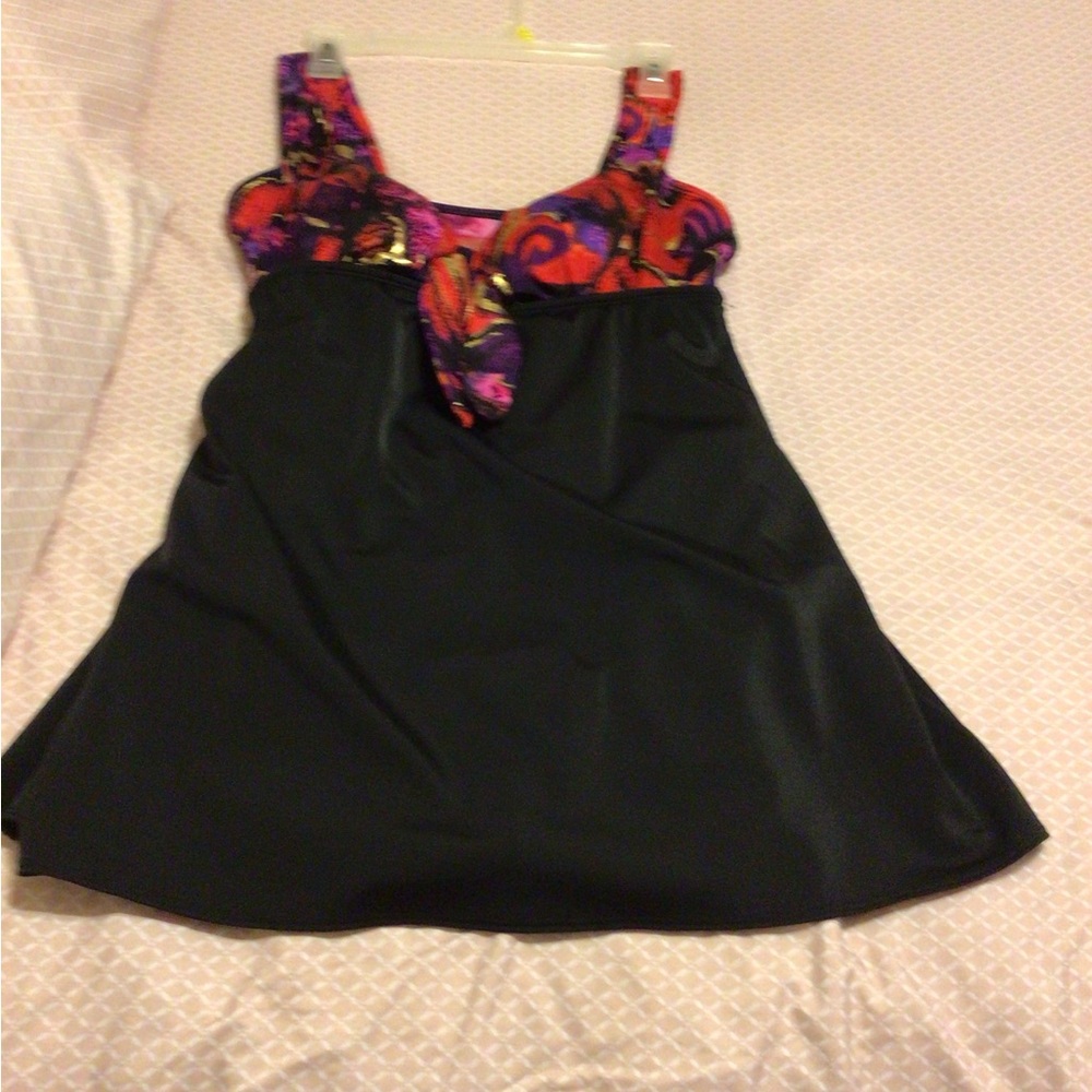 Croft & Barrow Black and Multicolor One Piece Swimsuit